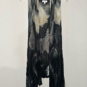 💜 2/$40! Adore Black and Cream Wrap